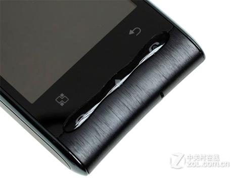 0英寸320&times;480像素分辨率的觸控屏,在同類產(chǎn)品當(dāng)中屏幕較小,但已經(jīng)是
